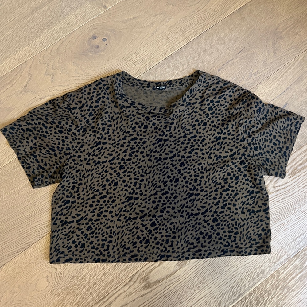 Monrow Mini Leopard Cropped Ex-Boyfriend Crew Tee in Leopard Size Medium